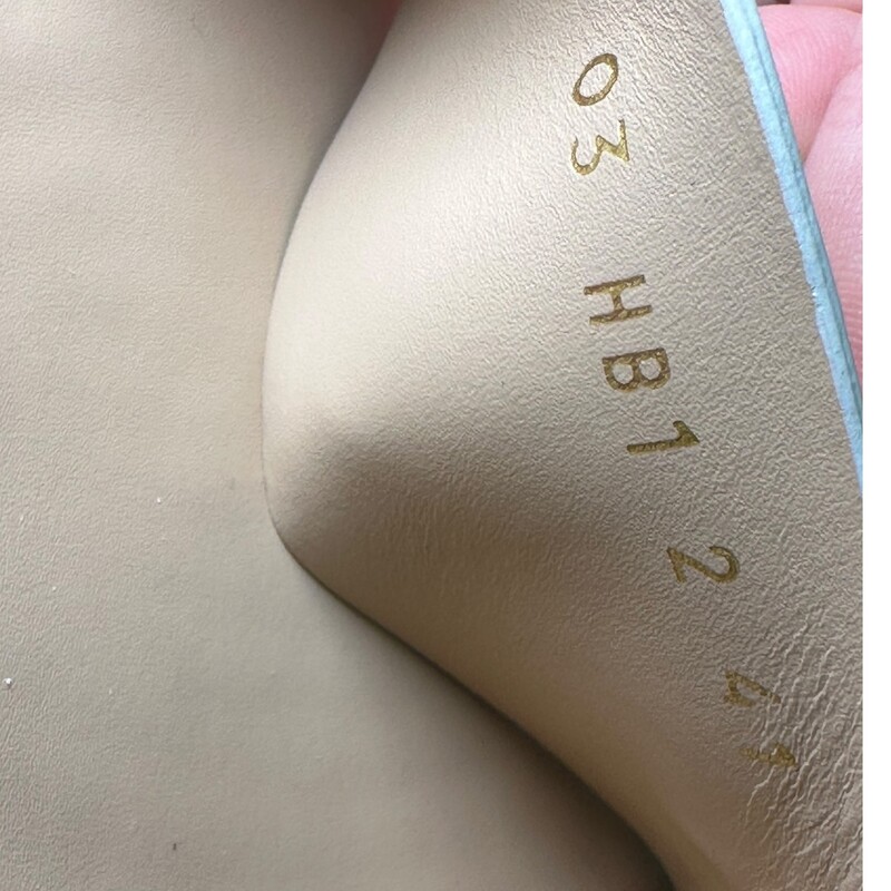 Valentino Rockstud Leather  Espadrilles<br />
<br />
Size: 41<br />
<br />
Style Code: 03 H31 2<br />
<br />
In very good condition. Some minor marks on the bottoms.<br />
<br />
Does come with original dust bag and box.