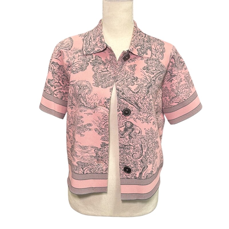 Dior Toile De Jouy Button Down Crop Pink

Size 6

In excellent condition.