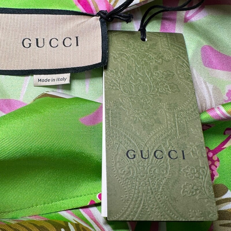 Gucci Silk Button Down Floral Green<br />
<br />
Size:40<br />
<br />
In excellent condition. New with tags.