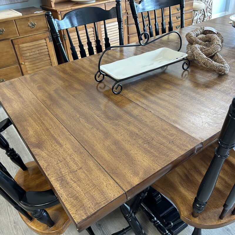 Table 6 Chairs 2 Leaves
