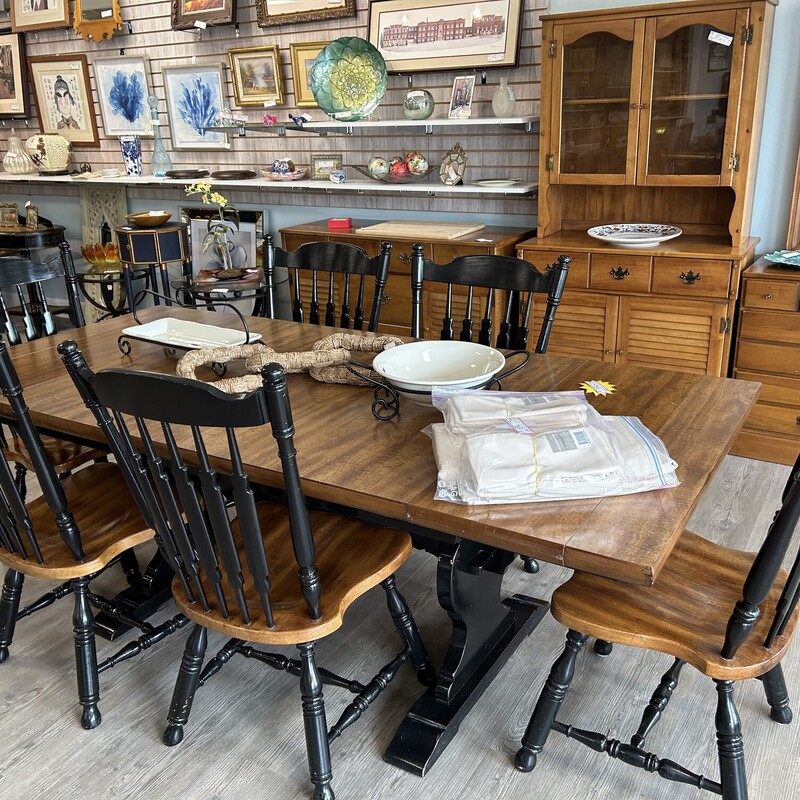Table 6 Chairs 2 Leaves