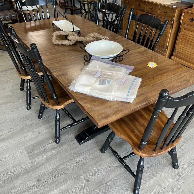 Table 6 Chairs 2 Leaves