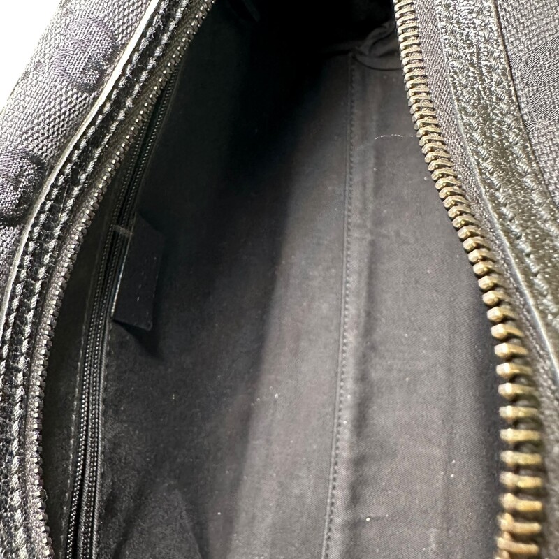 Gucci Bowling Canvas Black Double Handle

Code: 113009

Dimensions: 12.5in x 7in x 4in

In very good condition. Light wear to the handles.

Does not come with the original dust bag or box.