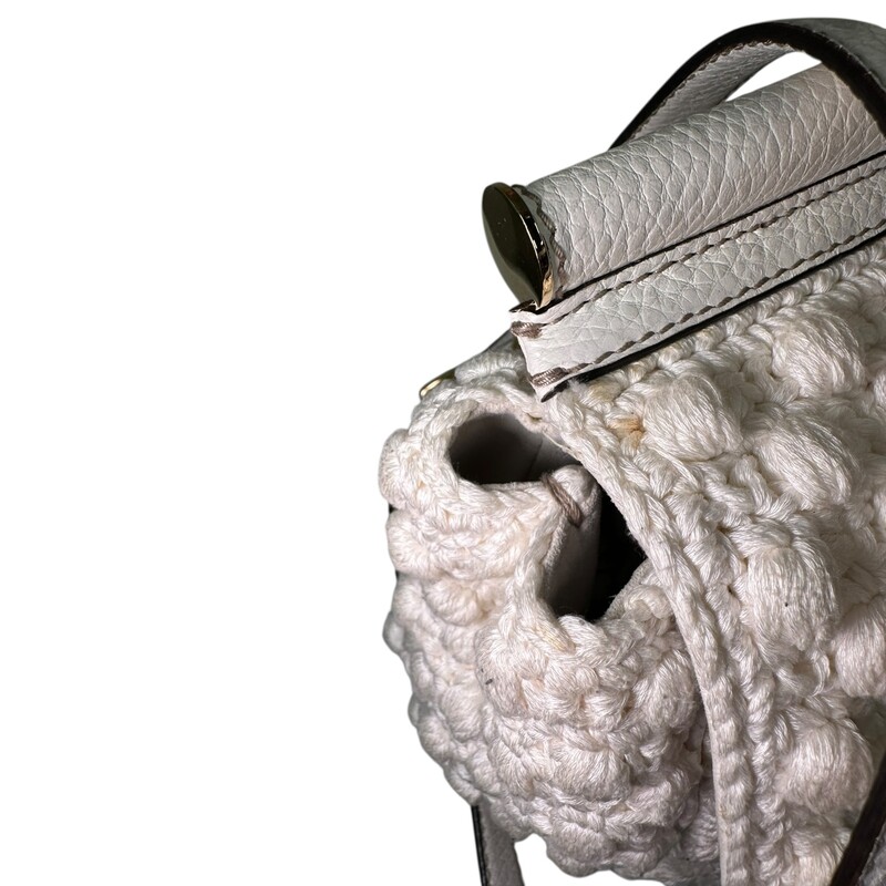 D&G Sicily Woven Large Tote<br />
<br />
Dimensions:<br />
DEPTH	5 in<br />
HEIGHT	11 in<br />
WIDTH	12 in<br />
<br />
In good condition. Light staining throughout the leather.<br />
<br />
Does not come with the original dust bag or box.