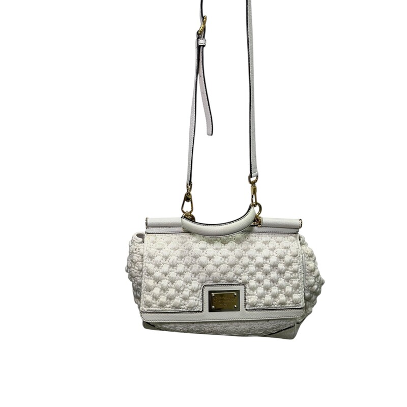 D&G Sicily Woven Large Tote

Dimensions:
DEPTH	5 in
HEIGHT	11 in
WIDTH	12 in

In good condition. Light staining throughout the leather.

Does not come with the original dust bag or box.