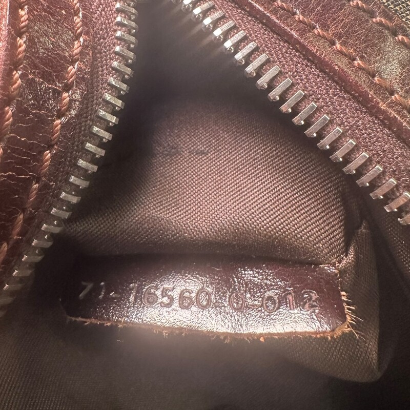 Fendi Zucca Bowling Buckle Bag

Serial Code: 71-18560-0012

Dimensions:
Shoulder Strap Drop Max: 7.75
Shoulder Strap Drop Min: 5
Height: 5
Width: 14.75
Depth: 3.25

In very good condition. Minor hardware scratches.

Does not come with original dust bag or box.
