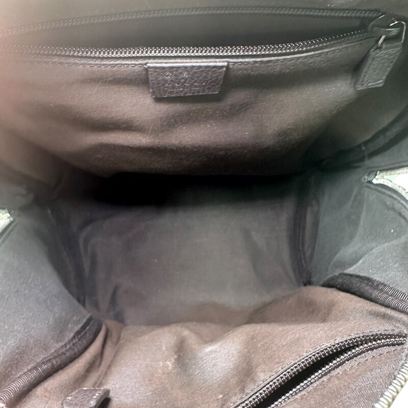 Gucci Travel Backpack Dark Brown Canvas

Code: 449906 493075

Dimensions:
Base length: 12 in
Height: 14.25 in
Width: 5 in
Drop: 3.5 in
Drop: 14 in to 0.00 in

In very good condition. Light wear to the hardware.

Comes with the original dust bag. No box.