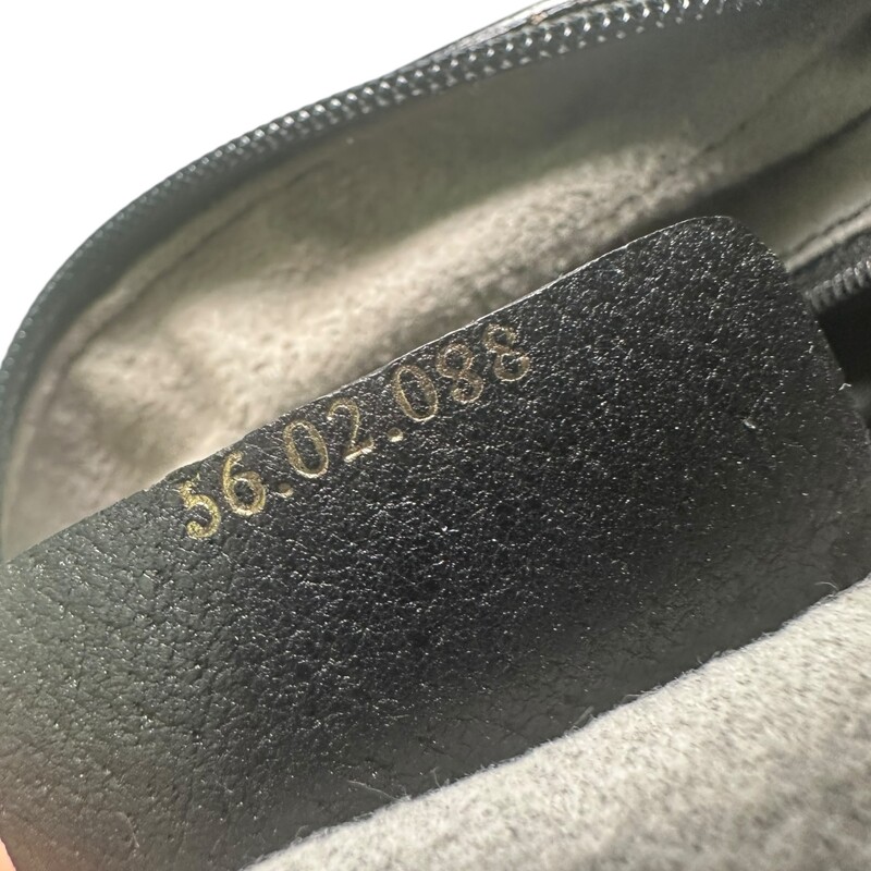 Gucci Sherry Line Shoulder Bag

Code: 56 02 088

Dimensions:
9.8W x 6.7H x 2.8in
Shoulder Drop 21in

In very good condition.

Does not come with the original dust bag or box.