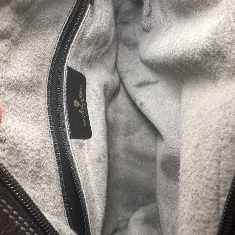 Gucci Sherry Line Shoulder Bag

Code: 56 02 088

Dimensions:
9.8W x 6.7H x 2.8in
Shoulder Drop 21in

In very good condition.

Does not come with the original dust bag or box.