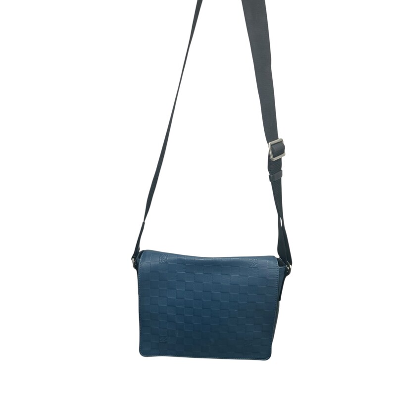 Louis Vuitton District PM Damier Navy Leather<br />
<br />
Date Code: CA4156<br />
<br />
Dimensions:<br />
10.2 x 7.9 x 2.8 inches<br />
(Length x Height x Width)<br />
<br />
In very good condition.  Light wear to the corners<br />
<br />
Does not come with the original dust bag or box.
