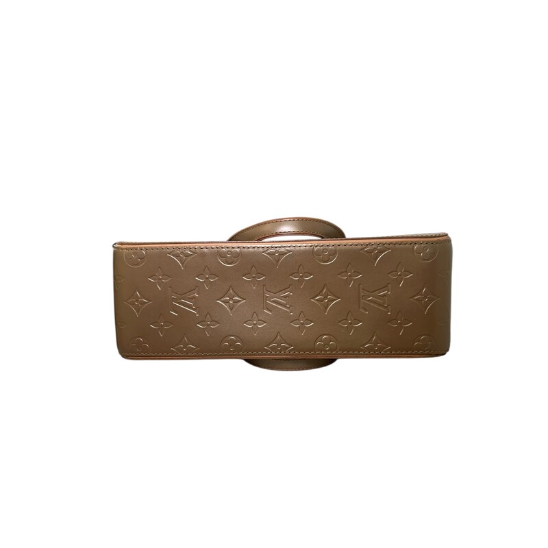 Louis Vuitton Shelton Mat Gold<br />
<br />
Date Code:  TH0014<br />
<br />
Dimensions:<br />
Height<br />
5.91<br />
Length<br />
12.6<br />
Depth<br />
6.69<br />
<br />
In very good condition. Light wear to the handles.<br />
<br />
Comes with the original dust bag. No box.