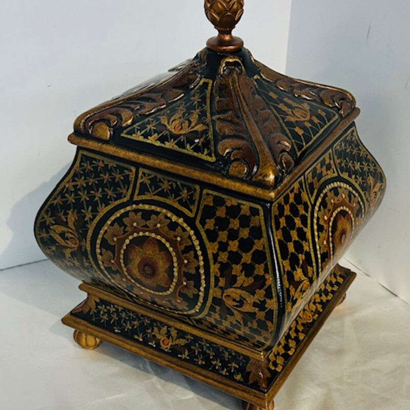Ornate Patterend Box WLid