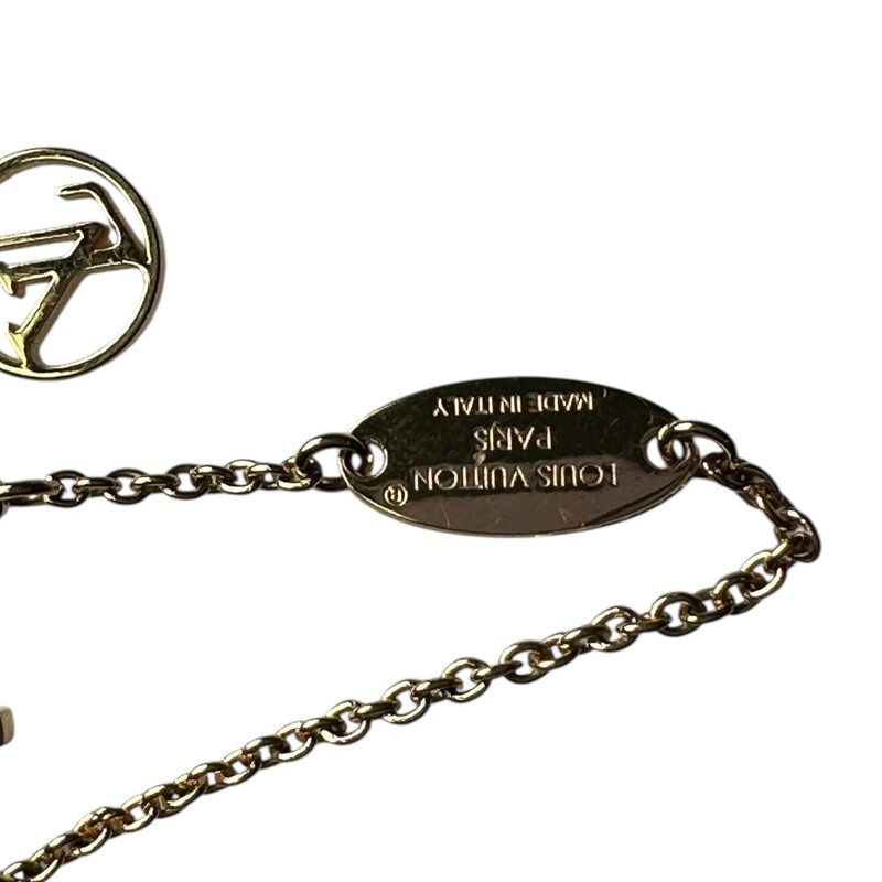 Louis Vuitton Iconic Enamel Bracelet

Style Code: MI008A BY2284

In Excellent Condition. Very faint scratches on the hardware.

Comes with original dust bag and box.