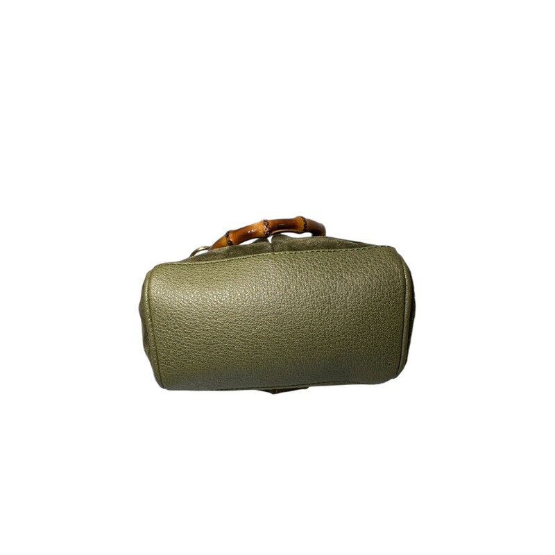 Gucci Suede Bamboo Handle Crossbody<br />
<br />
Heighth 5-1/2 inches<br />
Width 6 inches<br />
Depth 3 inches<br />
Strap drop 24 inches<br />
<br />
Good Condition<br />
<br />
Does not come with original dustbag or box