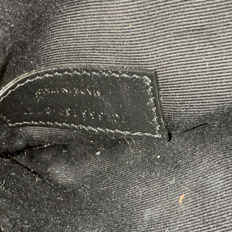 Saint Laurent Uptown Canvas Envelope Clutch<br />
<br />
Serial Code: TCT565739.0721<br />
<br />
Dimensions: 10 L X 6 H inches<br />
<br />
In excellent condition. Faint sctraching on hardware.<br />
<br />
Comes with original dust bag. No box.