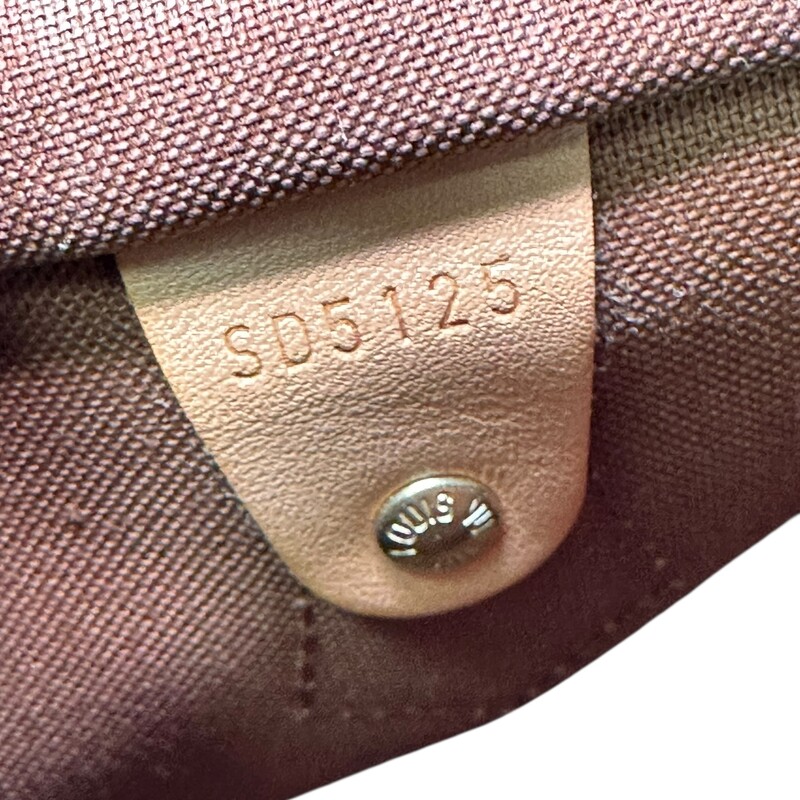 Louis Vuitton Speedy 30 Monogram

Date Code: SD5125

Dimensions:
Base length: 12.5 in
Height: 8.25 in
Width: 6.75 in
Drop: 3 in

In very good condition. Normal wear to the handles. Comes with lock and keys.

Does not come with the original dust abg or box.