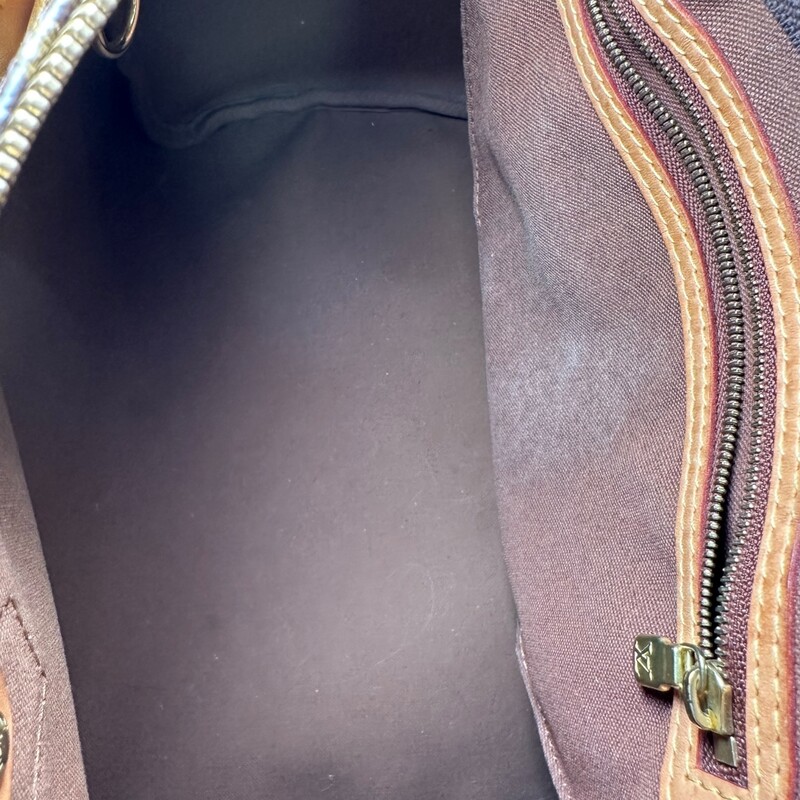 Louis Vuitton Speedy 30 Monogram<br />
<br />
Date Code: SD5125<br />
<br />
Dimensions:<br />
Base length: 12.5 in<br />
Height: 8.25 in<br />
Width: 6.75 in<br />
Drop: 3 in<br />
<br />
In very good condition. Normal wear to the handles. Comes with lock and keys.<br />
<br />
Does not come with the original dust abg or box.