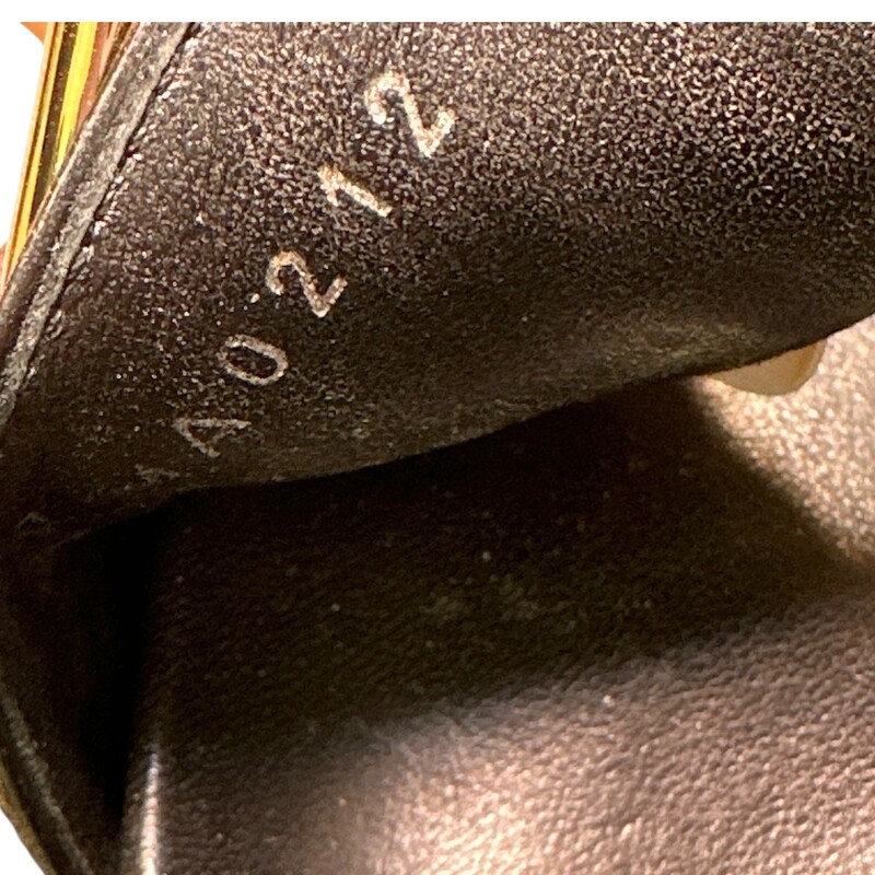 Louis Vuitton Bom Dia Monogram Leather Sandals<br />
<br />
Size: 38<br />
<br />
Style Code: MA0212<br />
<br />
In very good condition. Minor scuffs on the leather and some marks on the bottom.<br />
<br />
Comes with original dust bag and box.