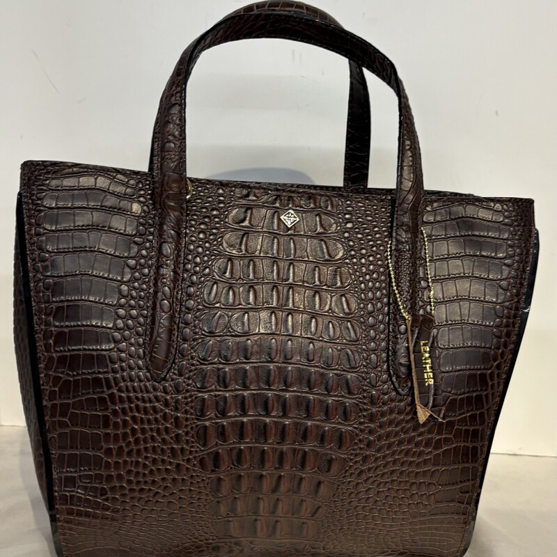 Antonio Melani Croc Tote Handbag
Brown Size: 12 x 9.5H
Matching wallet sold separately
Brand new with tags