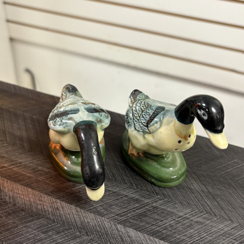 Vtg Duck Shakers