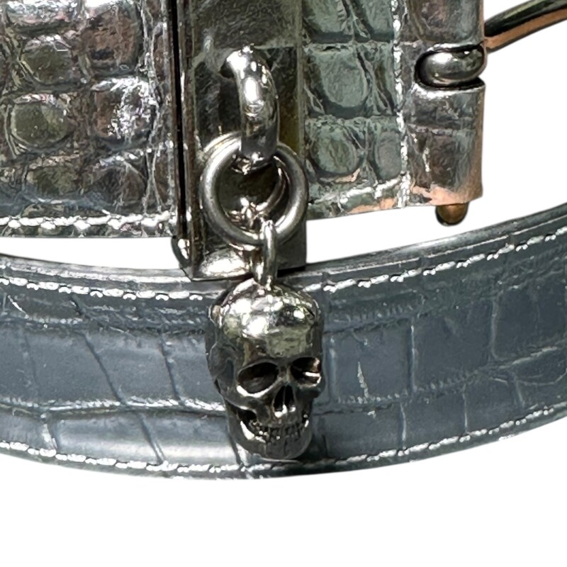 Alexander Mcqueen Silver Skull belt Size 65 Xsmall<br />
<br />
Style Code: 687078.501523<br />
<br />
Very good condition. Minor sctaches on hardware.<br />
<br />
Does not come with original dust bag or box.