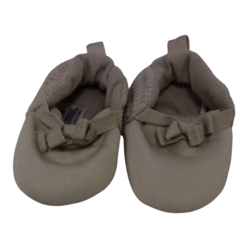 Cream Slippers, Kids, Size: 0/3m

Located at Pipsqueak Resale Boutique inside the Vancouver Mall, Suite 230, (upstairs between Round 1 and Golds Gym) or online at: #pipsqueakresale

All items are photographed prior to being steamed. Cross posted, items are located at #PipsqueakResaleBoutique, payments accepted: cash, paypal & credit cards. Any flaws will be described in the comments. More pictures available with link above. Local pick up available at the #VancouverMall, tax will be added (not included in price), shipping available (not included in price, *starts at $9.99; please contact regarding shipment of toys or other larger items), item can be placed on hold with communication, message with any questions. Join Pipsqueak Resale - Online to see all the new items! Follow us on IG @pipsqueakresale / Facebook @pipsqueakresaleboutique & Thanks for looking! Due to the nature of consignment, any known flaws will be described; ALL SHIPPED SALES ARE FINAL. All items are currently located inside Pipsqueak Resale Boutique as a store front items purchased on location before items are prepared for shipment will be refunded.

#resalerocks #shopsmall #pipsqueakresale #shopvanmall #vancouverwa #portland #reusereducerecycle #fashiononabudget #chooseused #consignment #savemoney #shoplocal #weship  #shopvanmall #vancouvermall #vancouver #vancouverwashington #keepusopen #shoplocalonline #resale #resaleboutique #mommyandme #minime #fashion #reseller #usedclothing #usedtoys #secondhand #consign #store #clothes #womensclothes #kidsclothes #shopvancouvermall