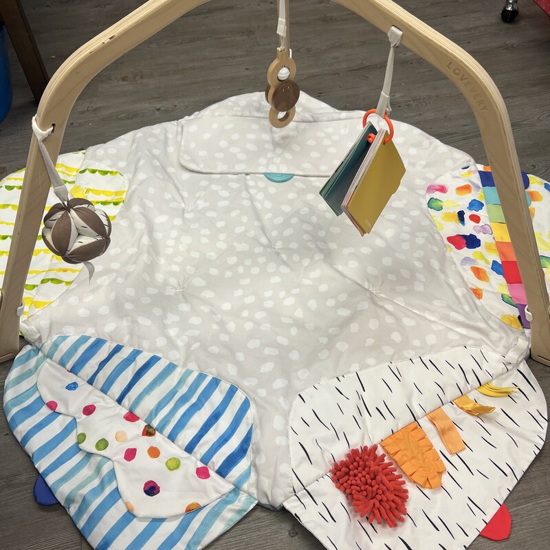 Lovevery Play Gym, White, Size: 0M+<br />
Give your child the best possible start with our Parent's Choice award-winning Play Gym. Designed to grow with your child from newborn to toddler, this play mat provides stage-based activities that engage them throughout their first year.<br />
<br />
Features<br />
Grows with your child from age 0+ months for playtime with purpose<br />
5 Developmental Zones with activities that foster exploration and growth<br />
5 detachable activity toys, 3 sets of cards<br />
Play Guide with stage-based tips and activities developed by expert<br />
The double-sided Play Space Cover transforms from a high-contrast color side for babies into a cozy play fort for toddlers