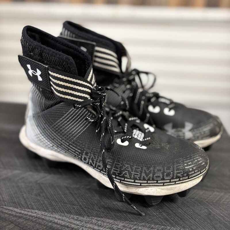Hightop UA Cleats, Size: 4Y