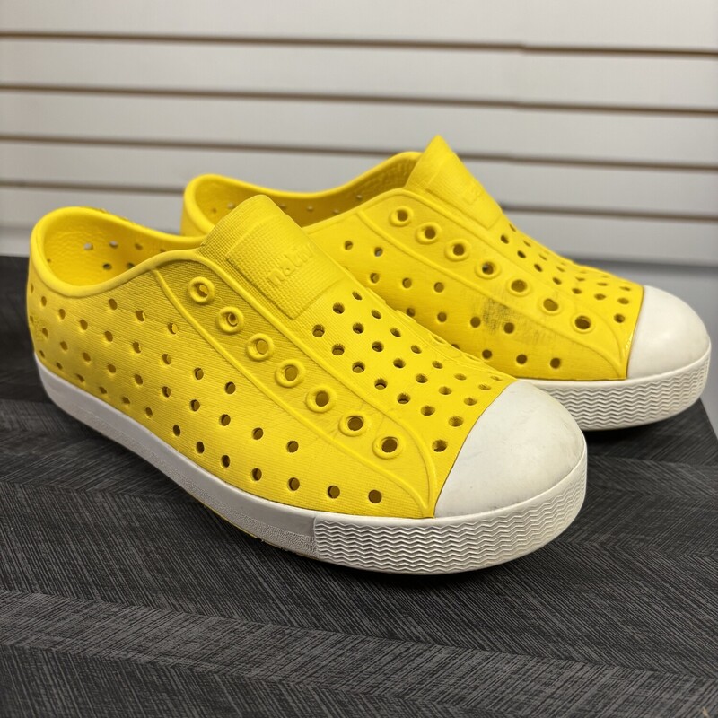 Yellow Native Shoes, Size: 12