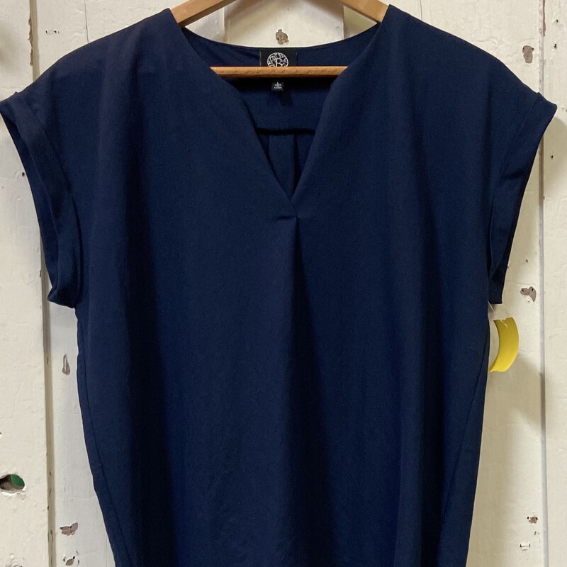 Navy Cuff Slv Top<br />
Navy<br />
Size: L R $40