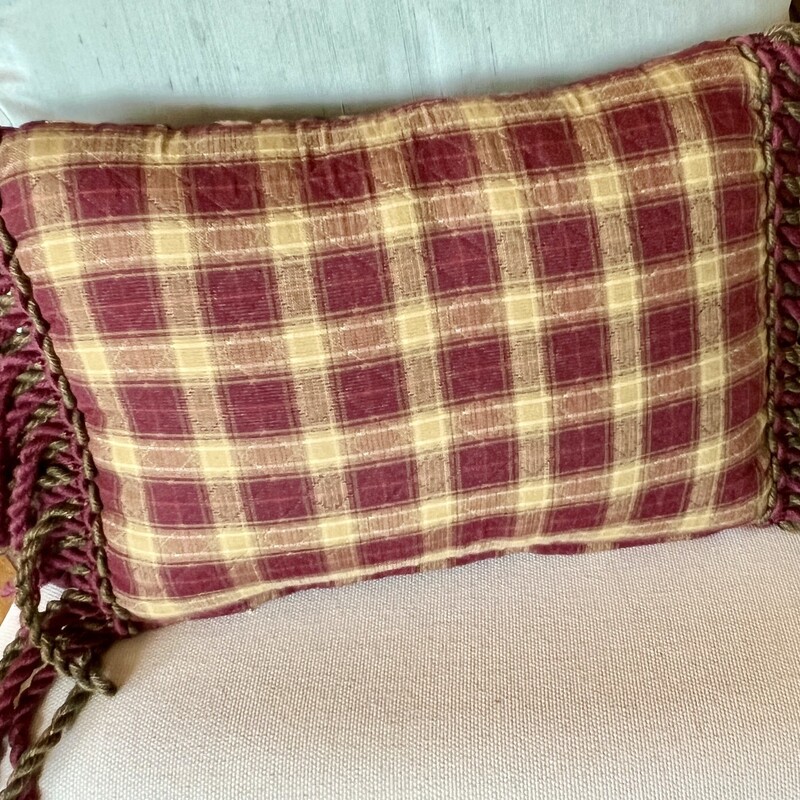 Pillow Fringed 2-sided Tapestry/Plaid
Size: 15x10