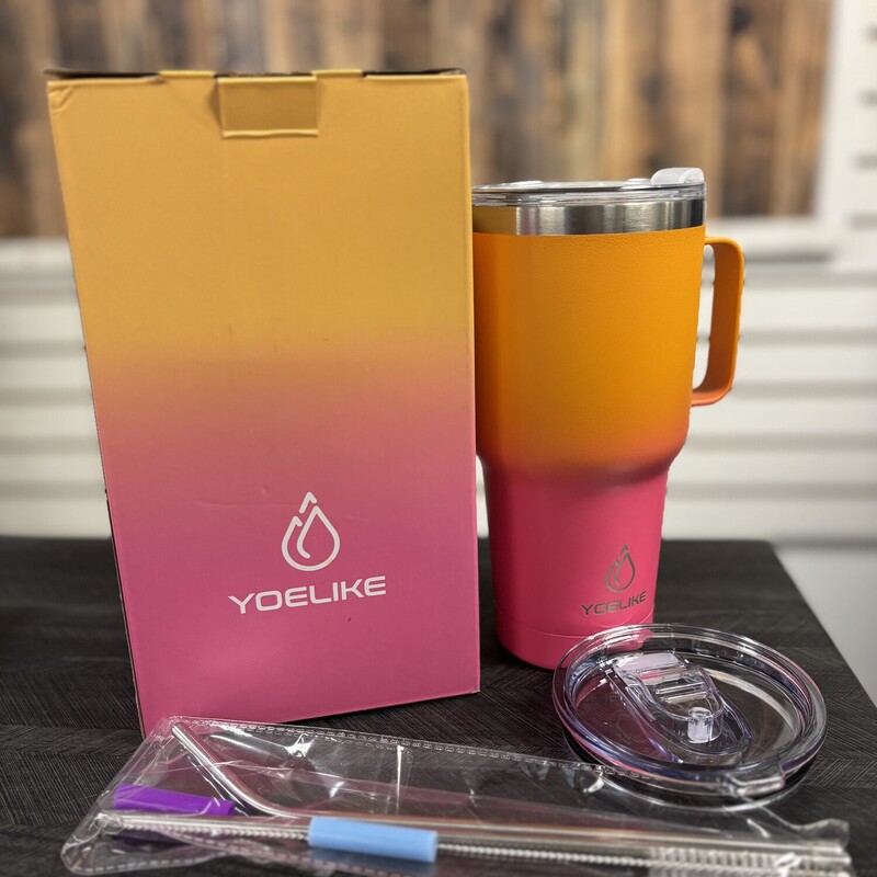 NWT Tumbler W Accessories, Size: 32oz
