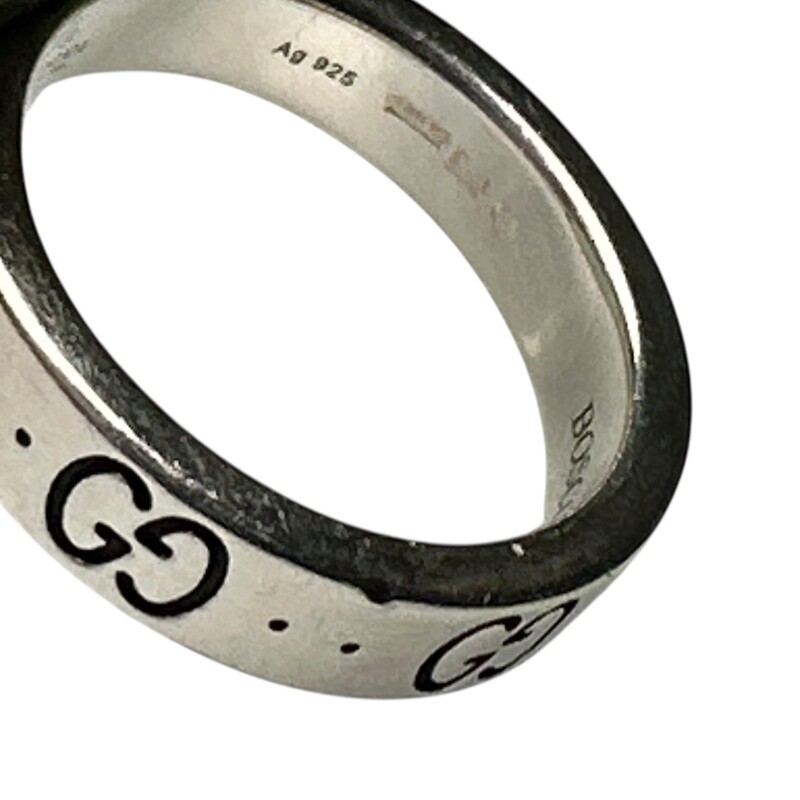 Gucci Bosco & Orso Boston Terrier Ring<br />
<br />
Size: 16 approx US 7<br />
<br />
Light scratching to the ring.<br />
<br />
Does not come with the original dust bag or box.