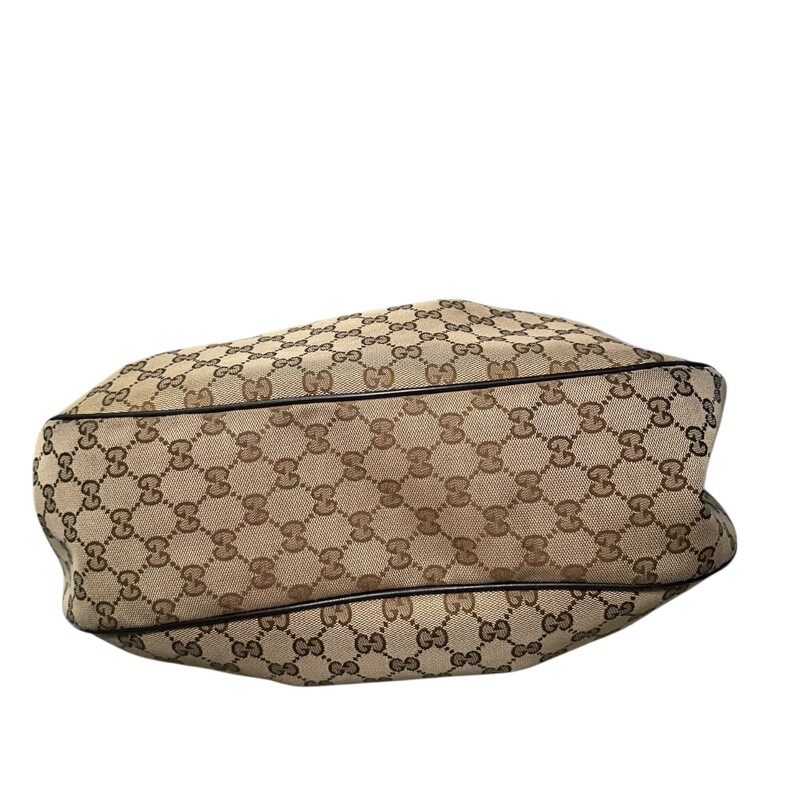 Gucci Sukey Hobo Shoulder Bag

Style Code:232955 200047

Dimensions:14 L x 11 H inches

In very good condition. Minor scuffs on the hardware and minor interior marks .

Does not come with original dust bag. No box.