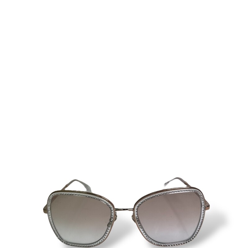 Chanel  Square Crystal Sunglasses

Style Code:4277-B

In very good condition. Some scratching on the lenses and hardware.

Does not come with original dust bag or box.