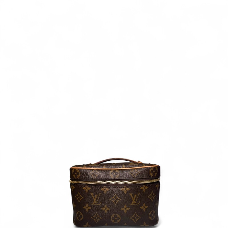 Louis Vuitton Vanity Nice Nano

Date Code: Chipped

Dimensions:
5.5 x 4 x 3.3 inches
(Length x Height x Width)

In good condition. Wear to the top of the handle and lightly on the interior.

Comes with the original dust bag.
