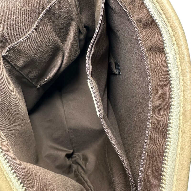 Gucci Abbey Canvas Crossbody<br />
<br />
Style Code:131326 506631<br />
<br />
Dimensions:12''L x 11.41''H x 0.78''W<br />
<br />
In very good condition. Some minor marks on the canvas and leather. Some tarnshing of the hardware.<br />
<br />
Does not come with original dust bag or box.