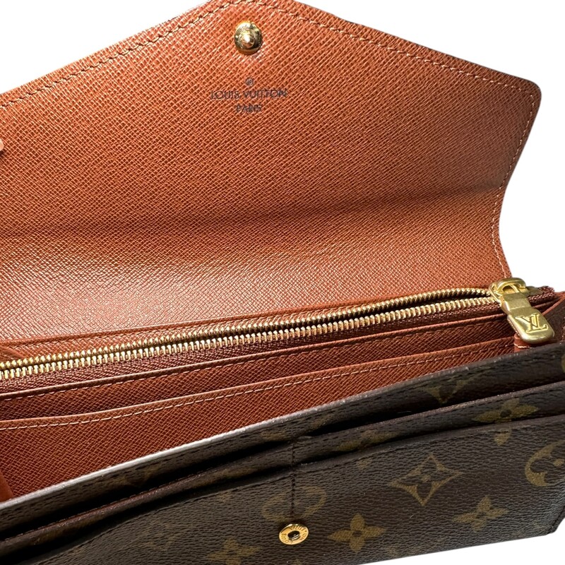 Louis Vuitton Sarah Monogram Wallet

Date Code: Microchip

Dimensions:

Height: 4.5
Width: 7.5
Depth: 1

In very good condition Some puckering on back pocket.

Come with original dust bag. No box.