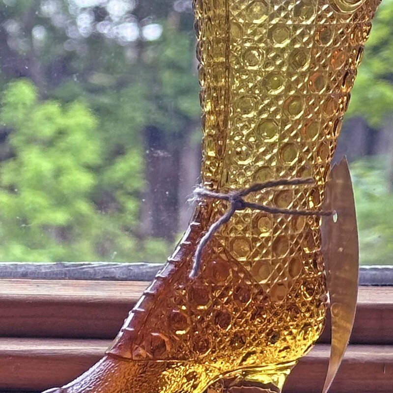 Gold Glass Boot Bouquet Holder
4 In x 5 In