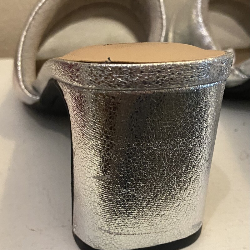 Slv Puffy Heel<br />
Silver<br />
Size: 8