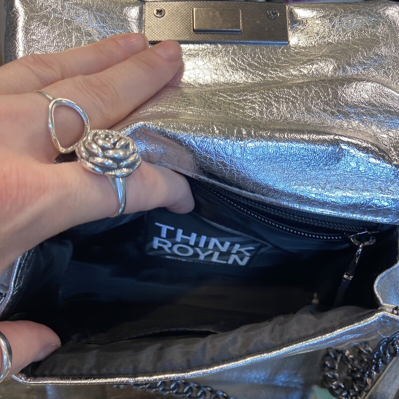 Slv Met Pffy Purse<br />
Silver<br />
Size: R $148