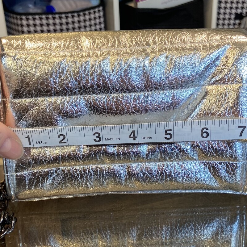 Slv Met Pffy Purse<br />
Silver<br />
Size: R $148