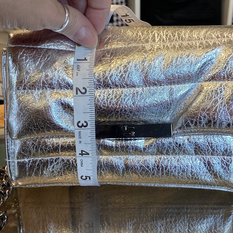 Slv Met Pffy Purse<br />
Silver<br />
Size: R $148