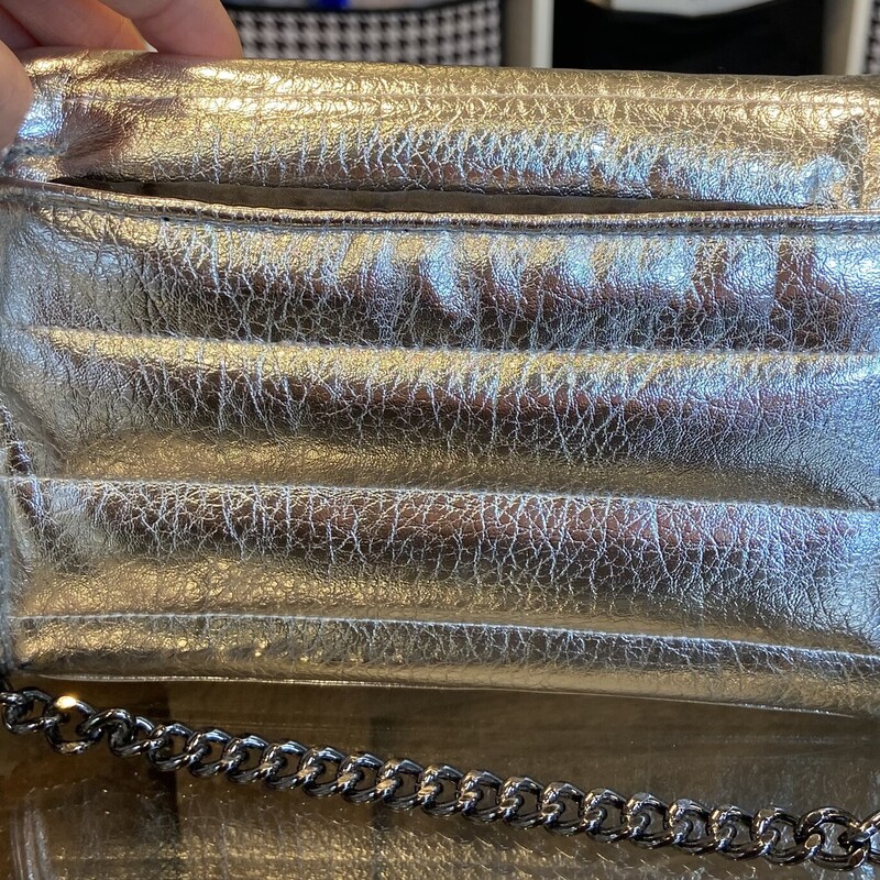 Slv Met Pffy Purse<br />
Silver<br />
Size: R $148