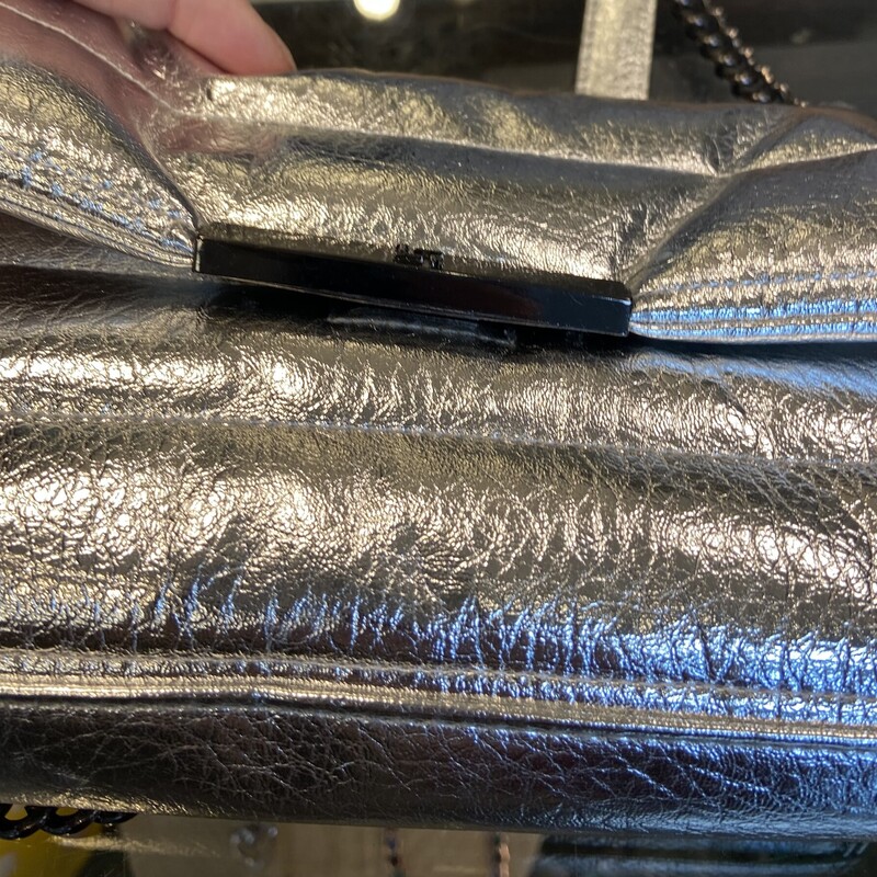 Slv Met Pffy Purse<br />
Silver<br />
Size: R $148