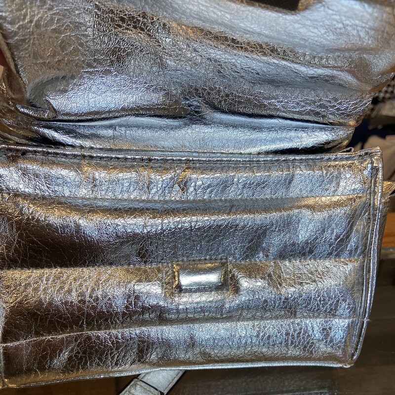 Slv Met Pffy Purse<br />
Silver<br />
Size: R $148