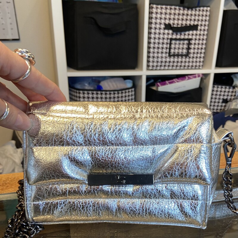 Slv Met Pffy Purse<br />
Silver<br />
Size: R $148