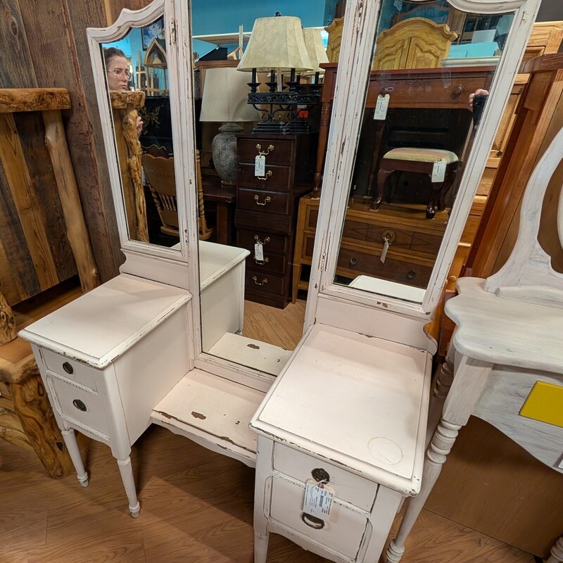 Vintage Vanity, White, 4 Drawer
44w x 19d x 66h