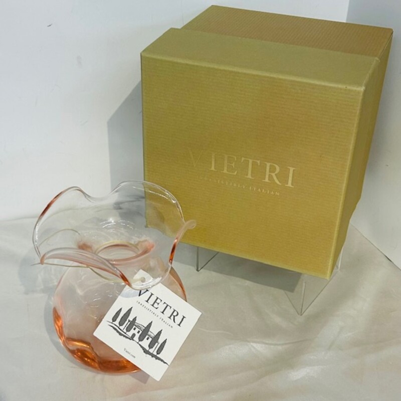 Vietri Hibiscus Glass Vase
Pink Glass
Size: 4.5x5.25H
Mouthblown in Tuscany, the Hibiscus Bud Vase comes nestled in Vietri's signature gift box, complete with straw reminiscent of authentic Italian packaging. Perfect for your best friend's birthday or a thoughtful hostess gift, this piece adds delicate charm to any room or occasion.
NEW Retail $65
Coordinating Vases Sold Separately