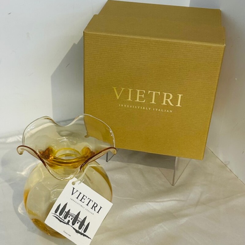 Vietri Hibiscus Glass Vase<br />
Amber Glass<br />
Size: 4.5x5.25H<br />
Mouthblown in Tuscany, the Hibiscus Bud Vase comes nestled in Vietri's signature gift box, complete with straw reminiscent of authentic Italian packaging. Perfect for your best friend's birthday or a thoughtful hostess gift, this piece adds delicate charm to any room or occasion.<br />
NEW Retail $65<br />
Coordinating Vases Sold Separately